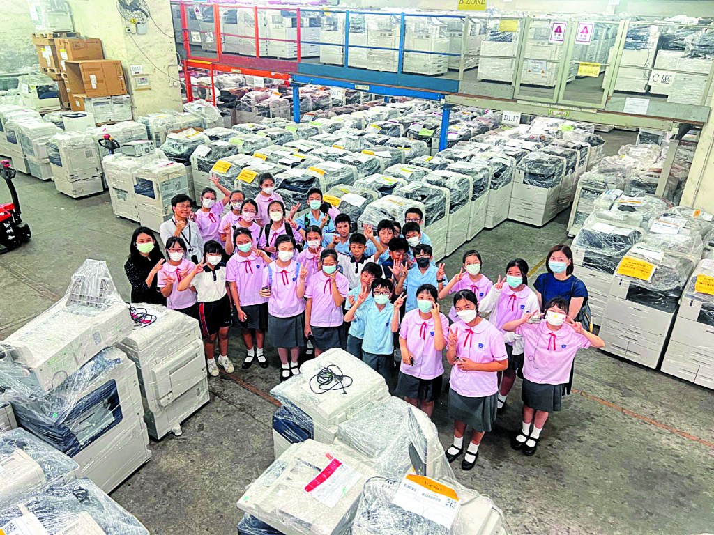 有學生團體參觀FUJIFILM BI HK 的基地。