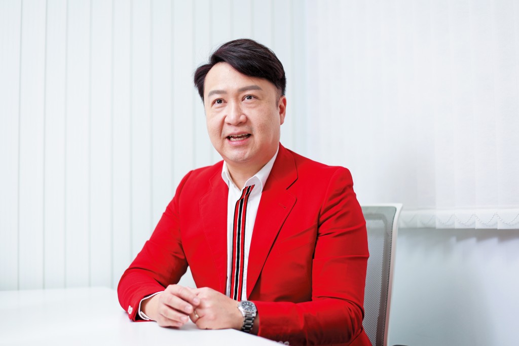 黃德几直言LVMH及愛馬仕的股價已跌至吸引水平,值得吸納作中長線部署。 黃德几直言LVMH及愛馬仕的股價已跌至吸引水平,值得吸納作中長線部署。