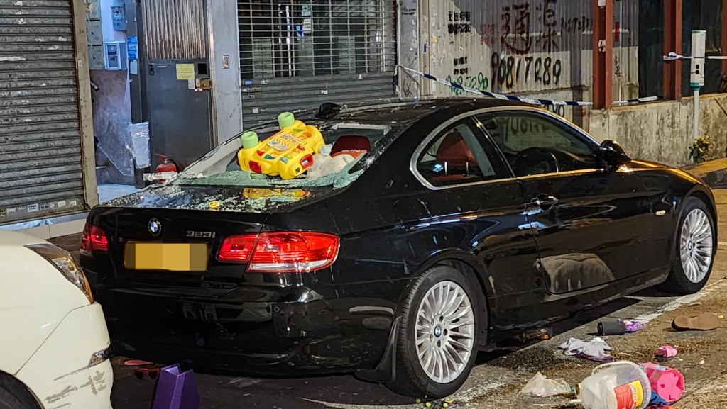  寶馬的車尾玻璃損毀