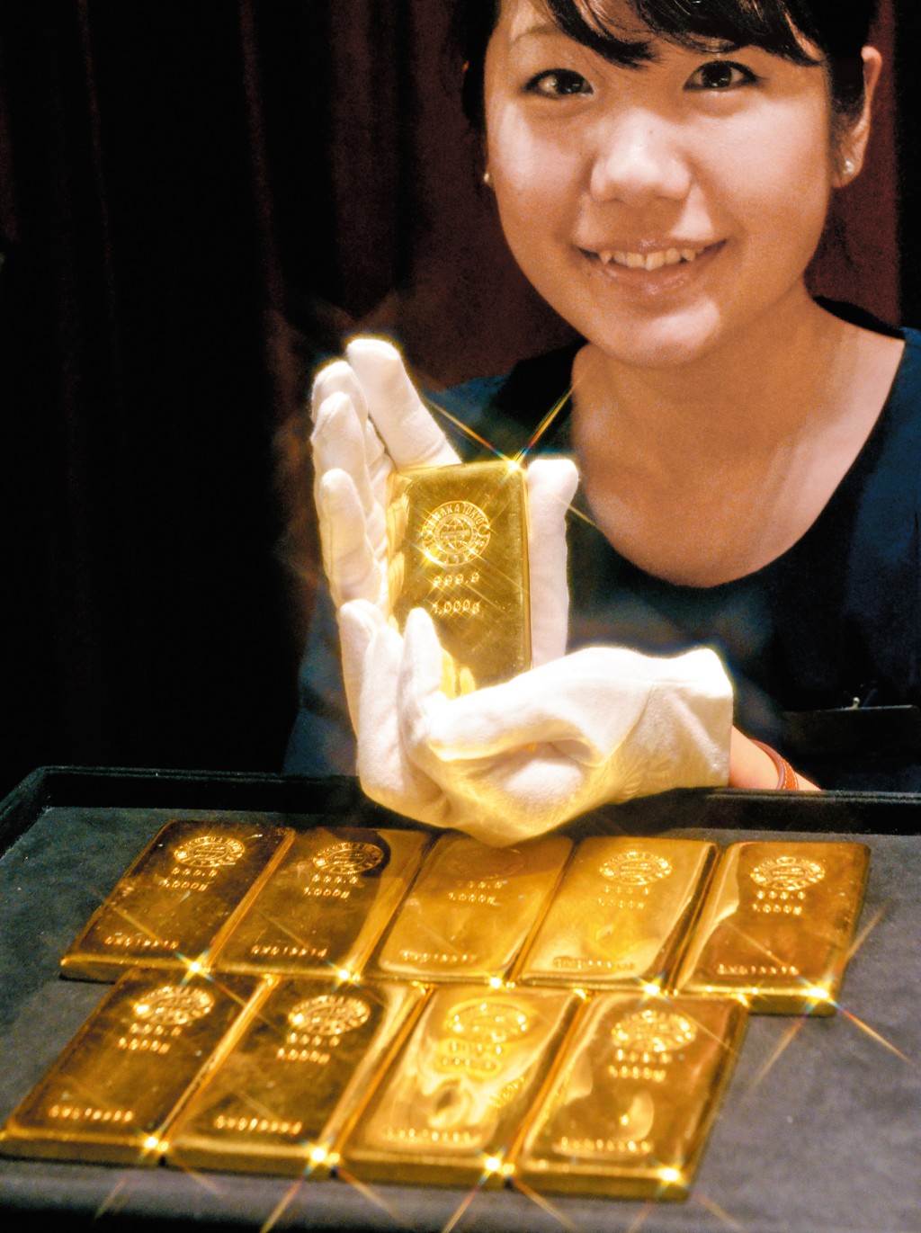 日本國債被狂沽，資金湧入黃金避險。