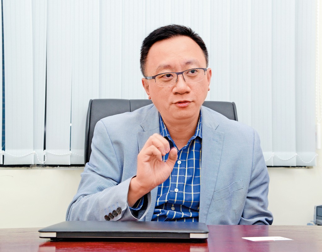 方保僑建議想「養小龍蝦」的市民最好用「吉機」，防止個人資料外流。