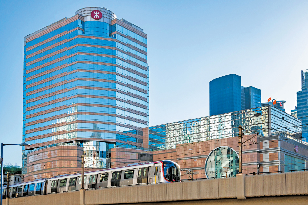 港鐵積極融合包括人工智能和深度學習在內的先進技術，開創更多智慧出行、智能營運和智能維修方案，務求在安全、效率和顧客體驗上更臻完善。