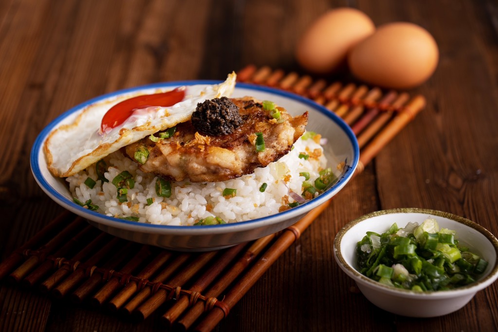 黑松露墨魚肉餅飯盛惠62蚊，手打肉餅混合墨魚及翠玉瓜，綴上意大利黑松露提升香氣。