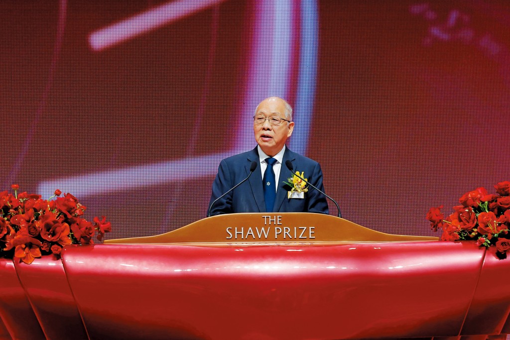 丘成桐致辭時勉勵香港的父母,要培育小朋友成為有志氣、前途的學者。 丘成桐致辭時勉勵香港的父母,要培育小朋友成為有志氣、前途的學者。