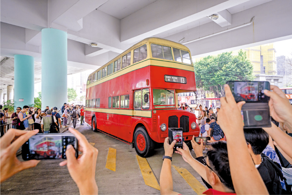 彩虹邨將會重建，九巴彩虹巴士總站舉辦「九巴彩虹回憶」活動，展示古董車款及舊式巴士座椅，喚起港人集體回憶。