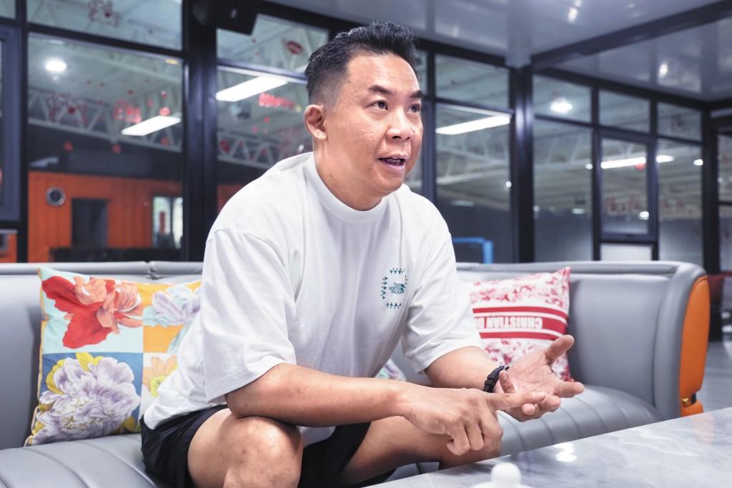 車行負責人飛哥提倡，行內應推行第三方驗車制度作為風險管控。