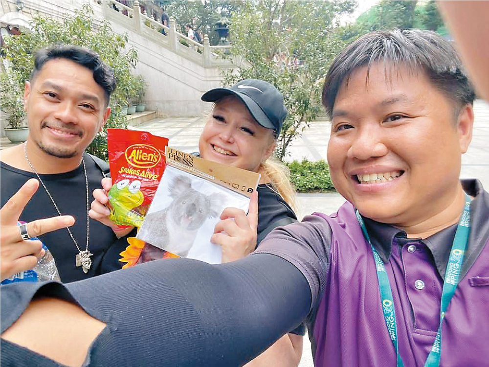 二十年工作中遇過不少遊客，他們有時不經意送上的小禮物，成為Ivan工作中最溫暖的點滴與緣份。