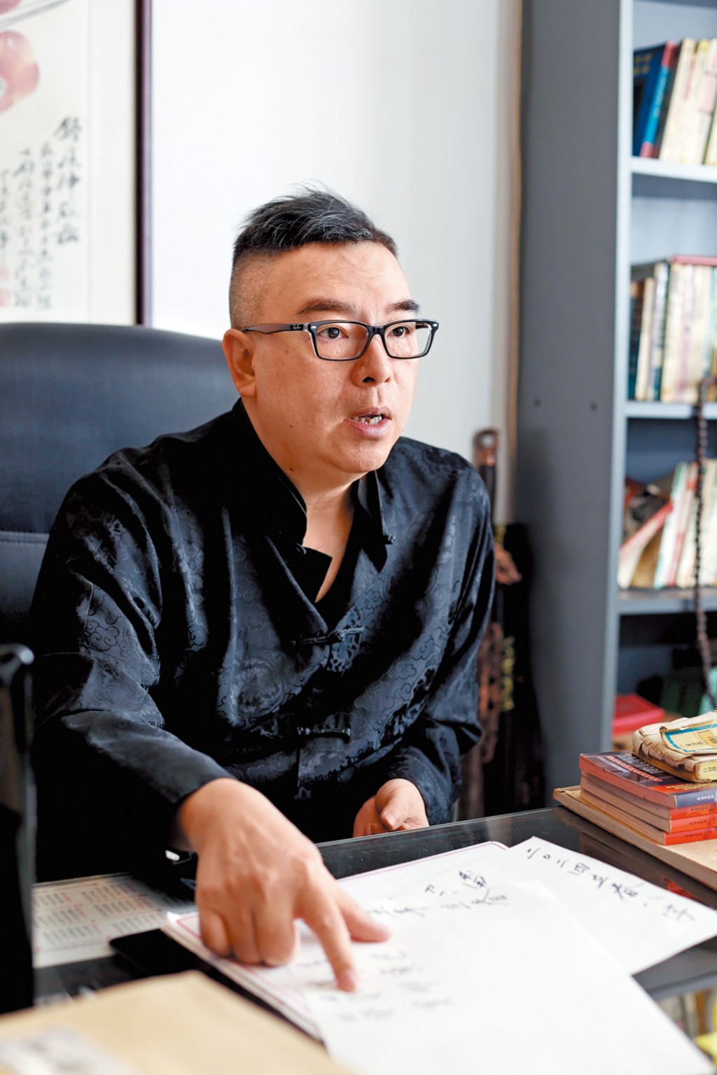 吳佩孚指二○二五年的八字「食神」及「傷官」當旺,飲食及零售業將有好的發展。 吳佩孚指二○二五年的八字「食神」及「傷官」當旺,飲食及零售業將有好的發展。