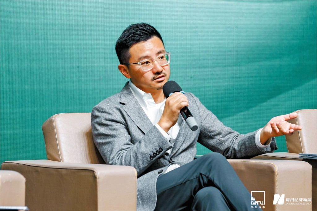 何愚專注投資消費產業,其投資組合包括喜茶、鳴鳴很忙、泡泡瑪特、老鋪黃金等。 何愚專注投資消費產業,其投資組合包括喜茶、鳴鳴很忙、泡泡瑪特、老鋪黃金等。