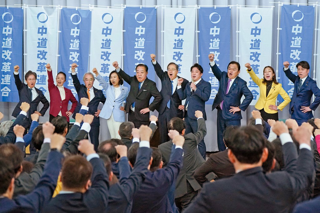 在野的立憲民主黨和公明黨早在高市宣布解散眾議院前，已宣布共同創建新黨中道改革聯合，簡稱「中道」黨。