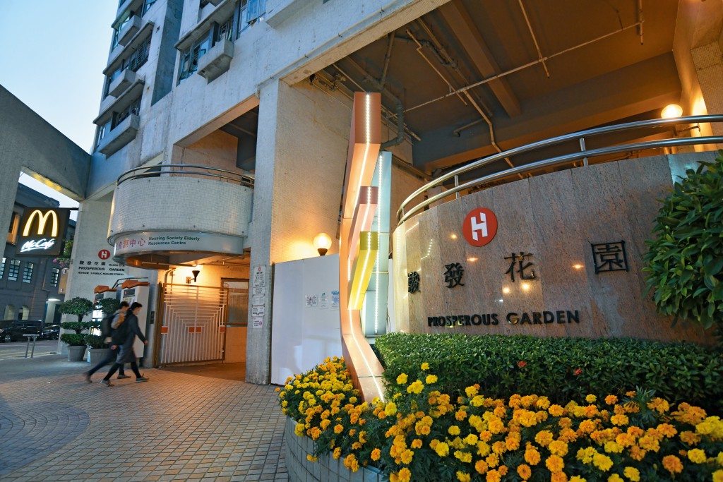 現時房協乙類出租屋邨中,以油麻地駿發花園租金最貴,高達九千○九十五元。 現時房協乙類出租屋邨中,以油麻地駿發花園租金最貴,高達九千○九十五元。