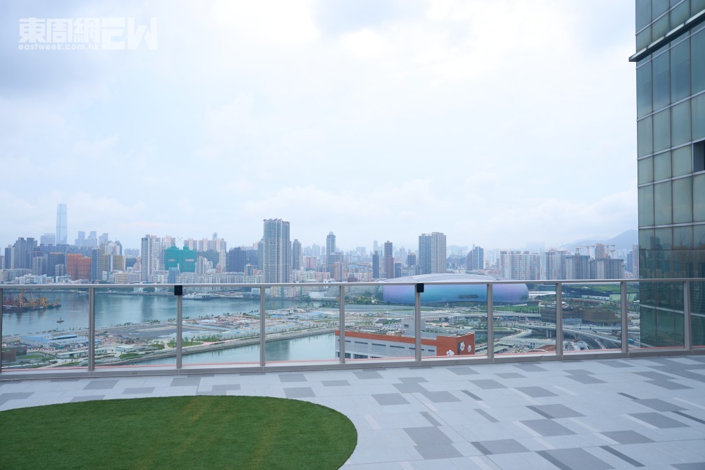 九龍灣MegaBox高層的露天花園,能遠眺東九龍城市景觀。 九龍灣MegaBox高層的露天花園,能遠眺東九龍城市景觀。