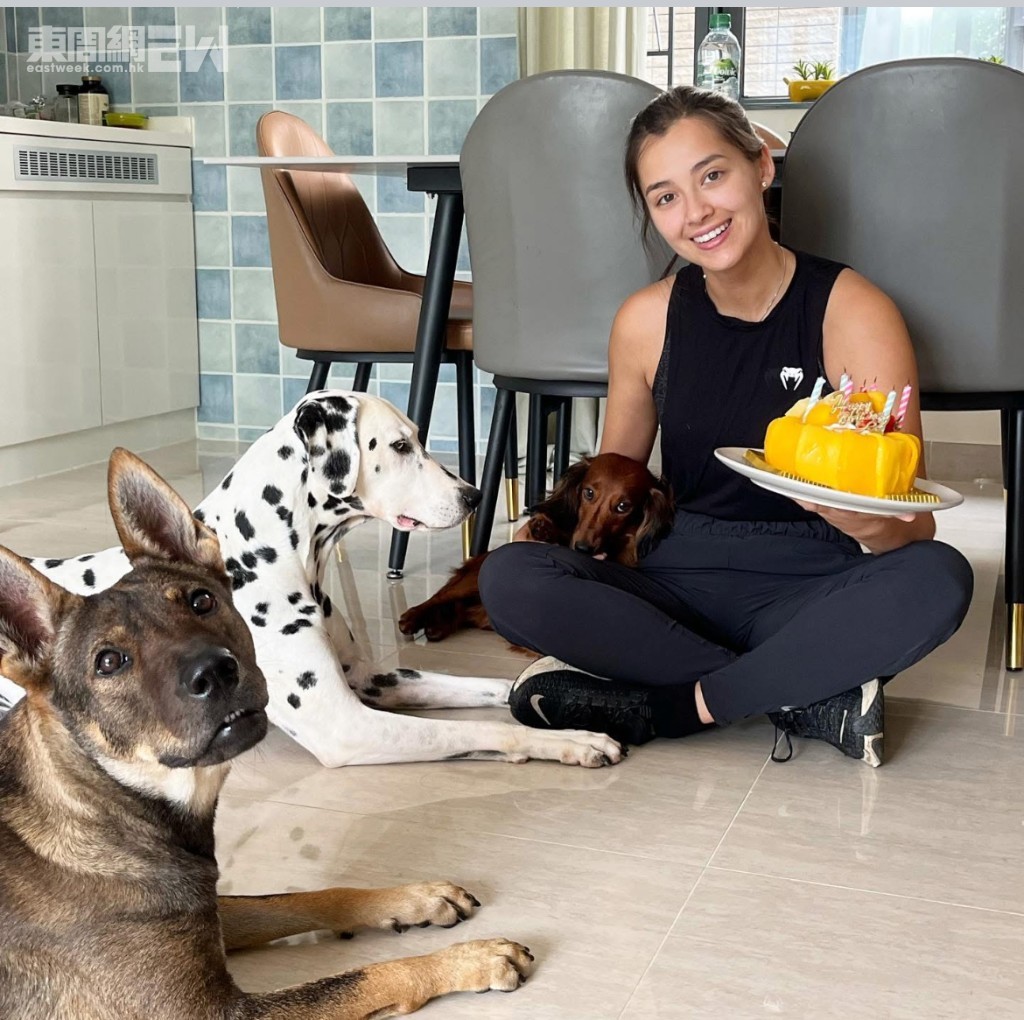 港姐謝嘉怡愛犬被毒餌殺害,人神共憤! 港姐謝嘉怡愛犬被毒餌殺害,人神共憤!