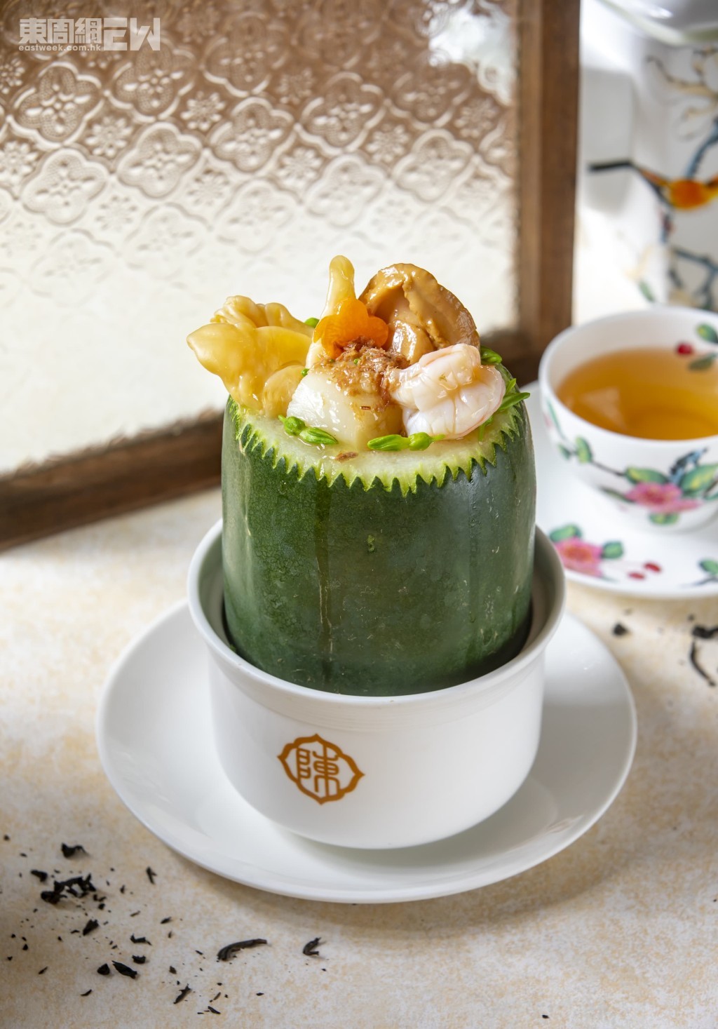 花膠八寶迷你冬瓜盅 大廚推介的招牌菜,以花膠、鮑魚及金華火腿等燉製。 花膠八寶迷你冬瓜盅 大廚推介的招牌菜,以花膠、鮑魚及金華火腿等燉製。