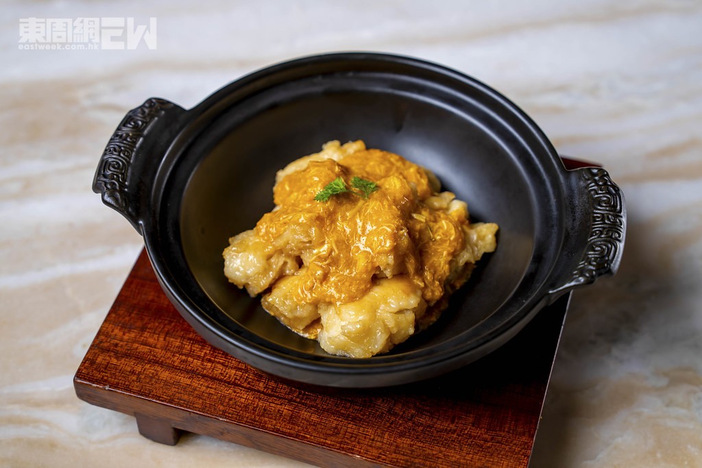 蟹粉燴魚肚煎釀帶子膠  $468起 在魚肚釀入帶子膠，煎香再加蟹粉燴煮，香濃惹味。