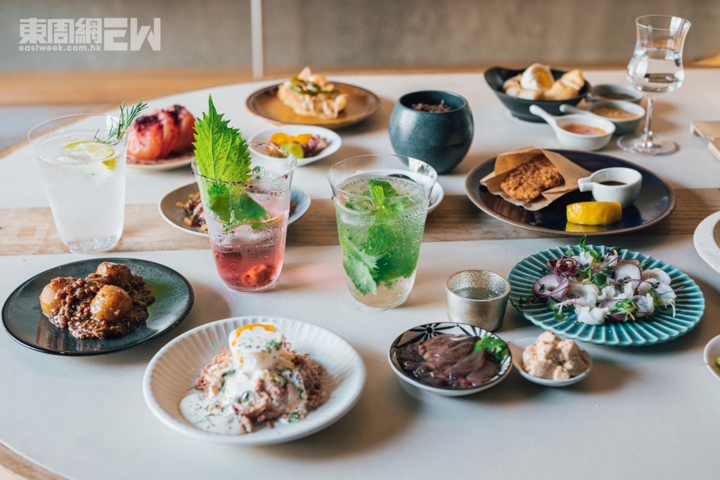 店內提供多款創意下酒菜，並讓食客按杯試飲日本酒、葡萄酒及精釀燒酎。
