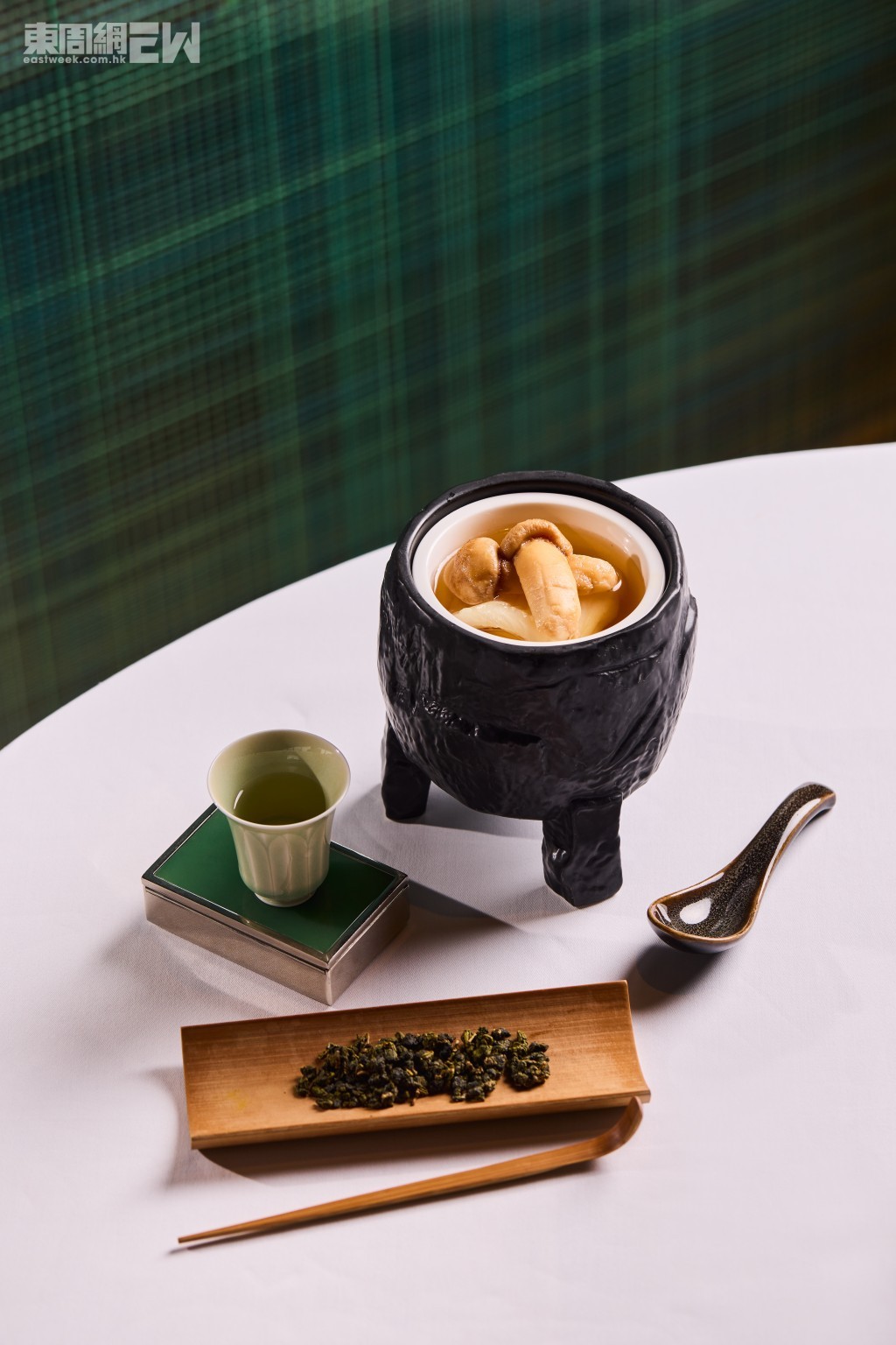 扎膠燉松茸 湯水清香鮮甜，滋補養生。