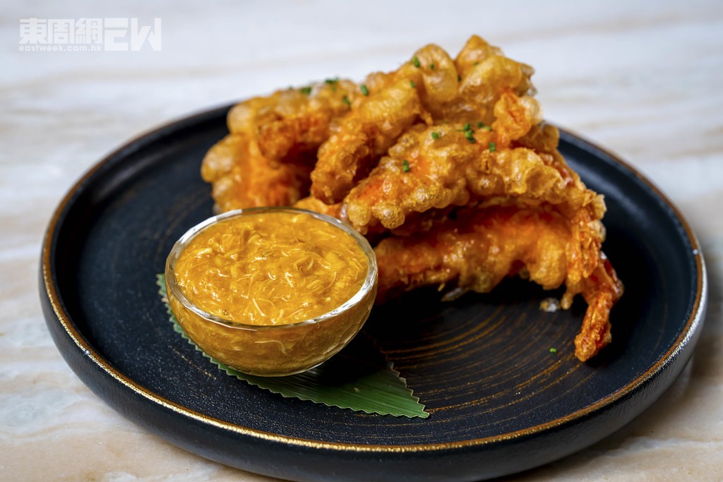 蟹粉酥脆軟殼蝦  $388起 軟殼蝦肉質爽彈鮮甜，炸脆後可連殼進食。
