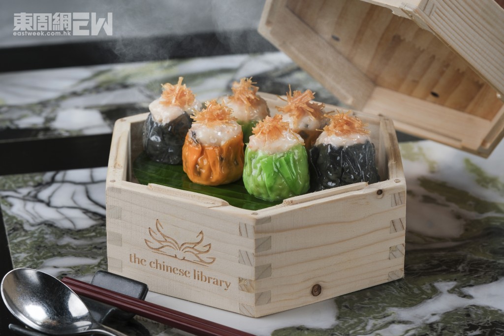 山珍海味燒賣 $88/3件 以海參、瑤柱、花膠及黑雞樅菌炮製的貴氣版燒賣。 山珍海味燒賣 $88/3件 以海參、瑤柱、花膠及黑雞樅菌炮製的貴氣版燒賣。