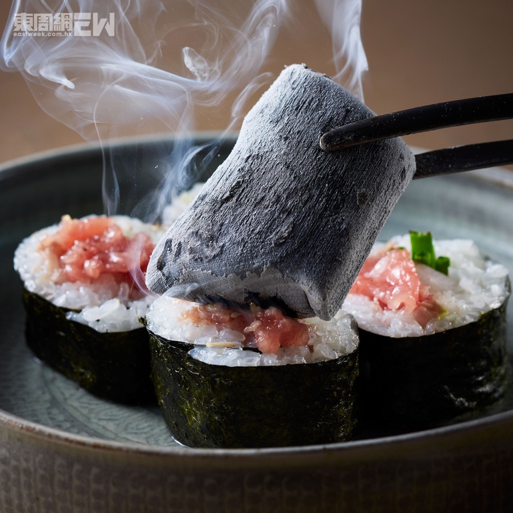 「六幹」以炭火為料理核心，透過即席燻香，昇華時令食材的風味層次。