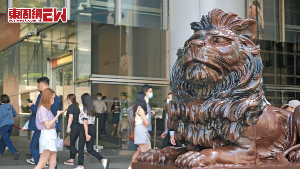 不少老股民心中的愛股「大笨象」滙控,上周股價終於重返「紅底股」行列,創下自○八年金融海嘯後新高。