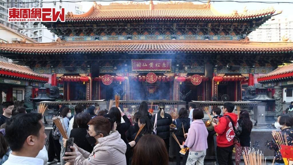 嗇色園黃大仙祠年廿九通宵開放 晚上9時起開放等待子時上頭炷香