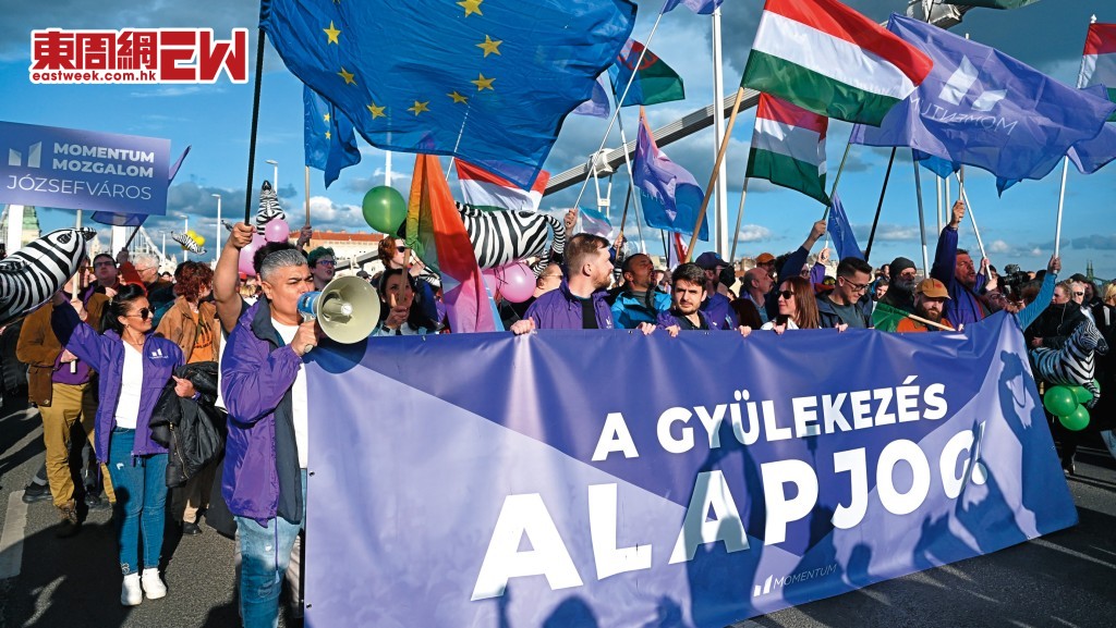 匈牙利國會通過新法，禁止舉行同志遊行，引發當地群眾在首都示威堵路。有示威者更製作畫像醜化總理奧班。