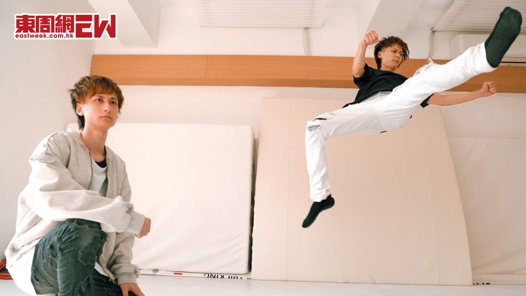 極限武術雙胞胎組合「TWINSTERS BLUE」在一九年創立極限武術道館SORA TRICKING,將這項運動引入香港。