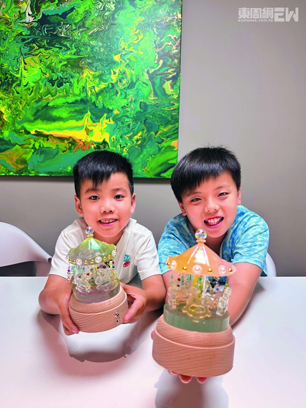 小朋友製作的音樂旋轉木馬燈座,亮晶晶之餘,又有可愛的木馬造型,大人小朋友見到都喜歡。 小朋友製作的音樂旋轉木馬燈座,亮晶晶之餘,又有可愛的木馬造型,大人小朋友見到都喜歡。