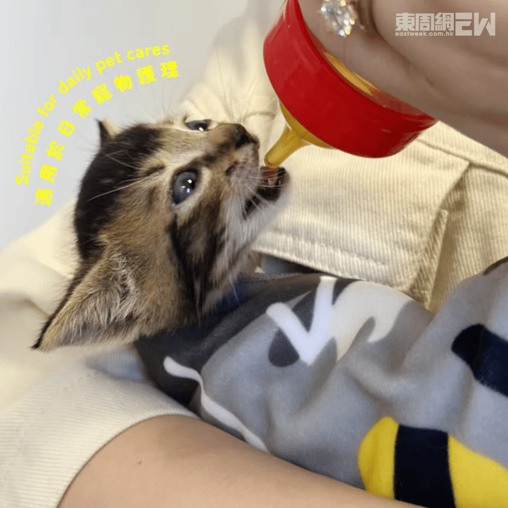 「魔法包巾」亦可在餵貓BB飲奶時用。 「魔法包巾」亦可在餵貓BB飲奶時用。