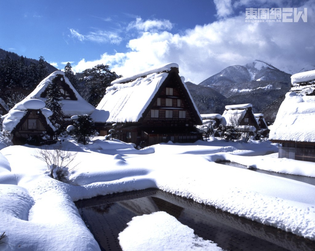 鋪上冬日豪雪景觀的白川鄉,別有一番情調。 鋪上冬日豪雪景觀的白川鄉,別有一番情調。