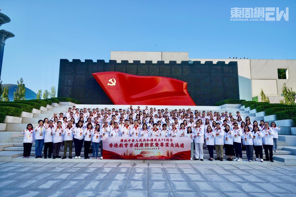 交流團九月二十五日在北京參訪中國共產黨歷史展覽館。