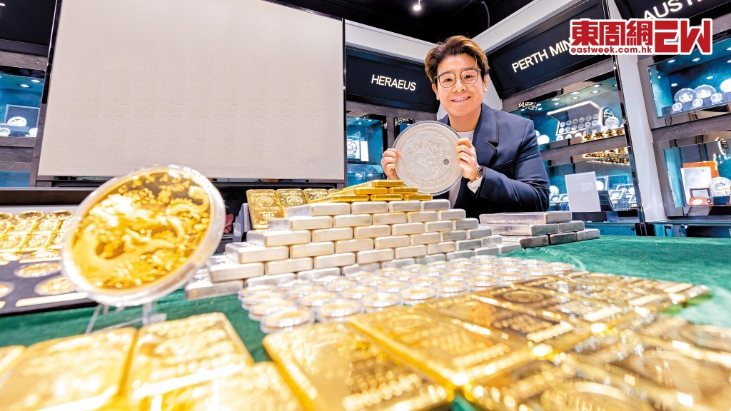 李俊亨指，銀條「越大件越抵食」，因為重量越大，每安士分攤成本越低，因此更為划算。