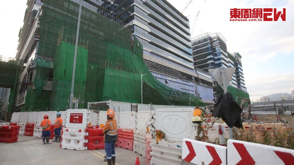 涉事棚架總面積約20米乘100米，倒塌部份約20米乘60米。