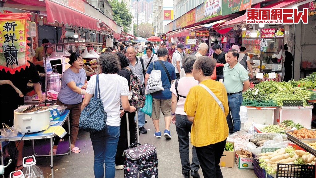 本刊早前北上深圳直擊多個街市，均發現有港人光顧。
