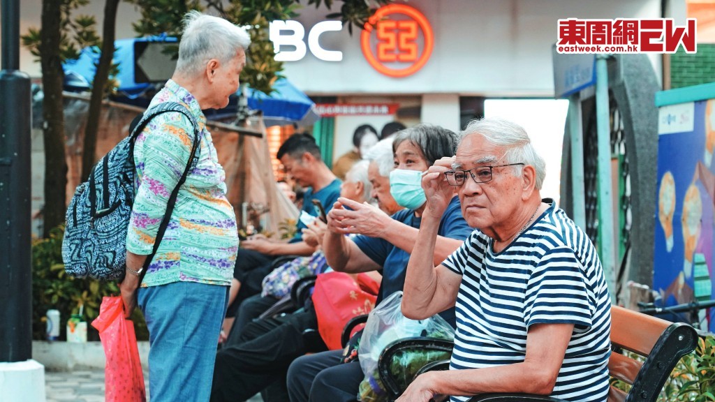 老年人需要更加謹慎規劃自己的財務，除了退休金外，可創造其他收入來源，如儲蓄及投資收益等，也要安排延遲退休繼續工作以增加收入。