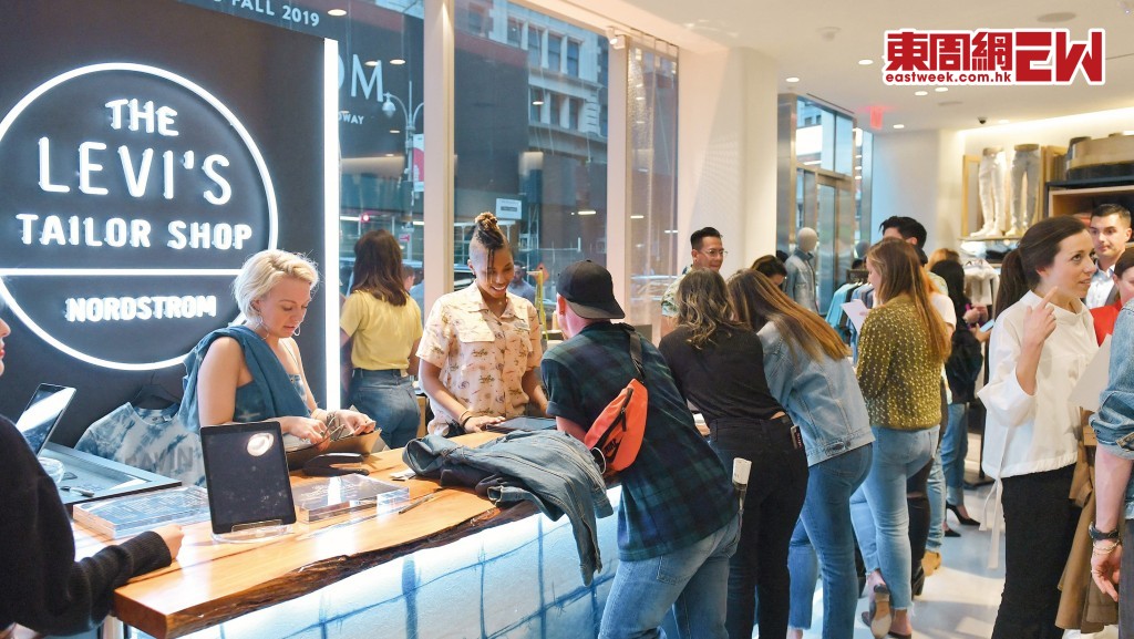Levi’s上調今年全年業績預測，將全年銷售額預測由原本下跌百分之一至二，上調至增長百分之一至二。