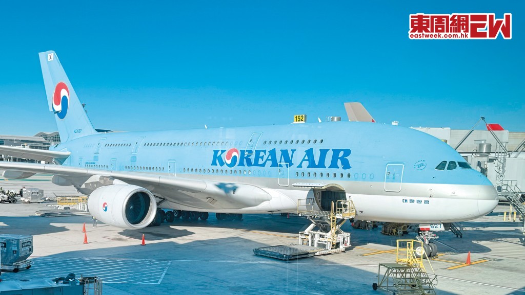 大韓航空以一點五萬億韓圜，約十點四億美元收購韓亞航空百分之六十三點九股份，成為控股股東 。