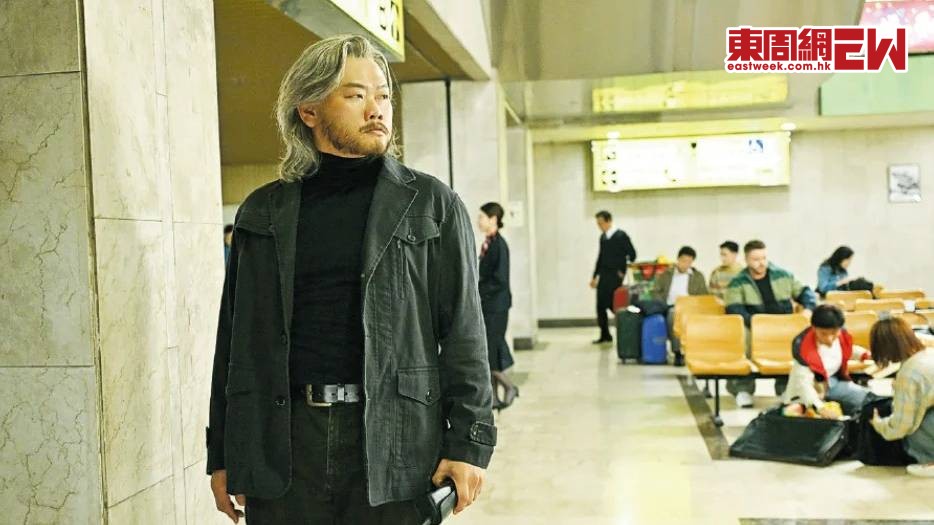 《寒戰1994》劇照，白只在「啓德機場」，實為偉華中心住宅大堂。