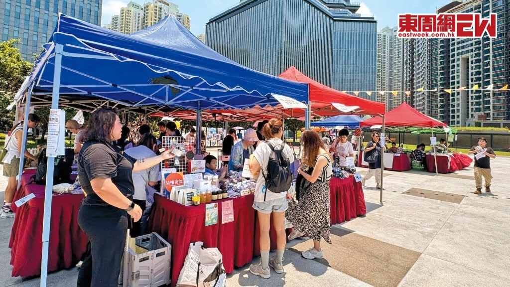香港墟市節去年在啟德舉行，今年移師到葵涌運動場硬地七人足球場。