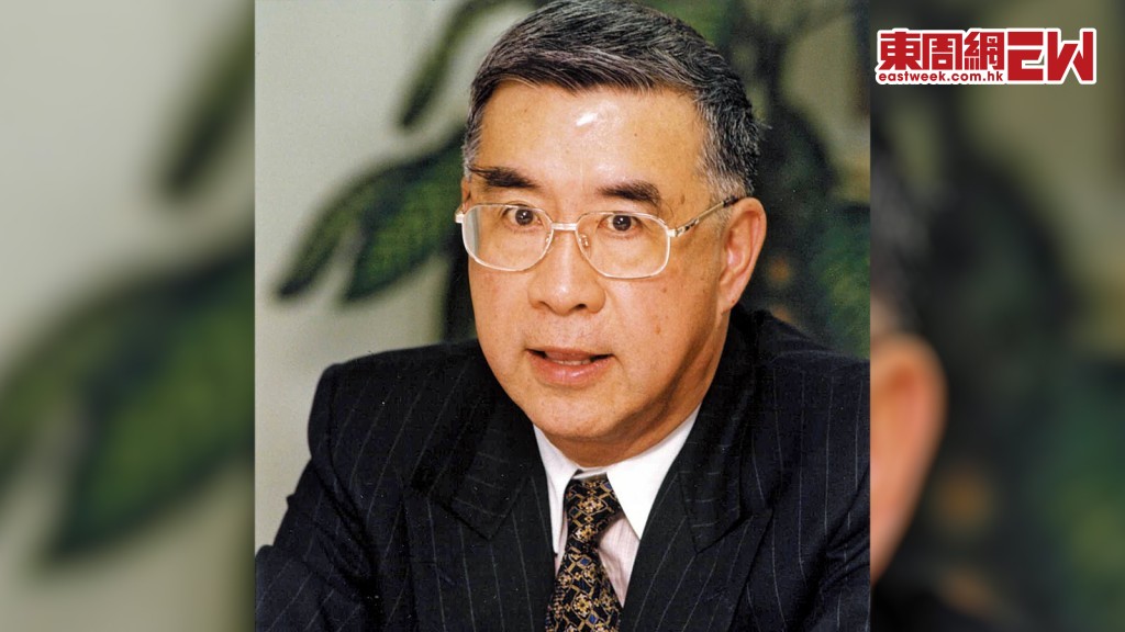 蘇燿祖六二年港大畢業後加入政府，至九五年退休前官至文康廣播司。