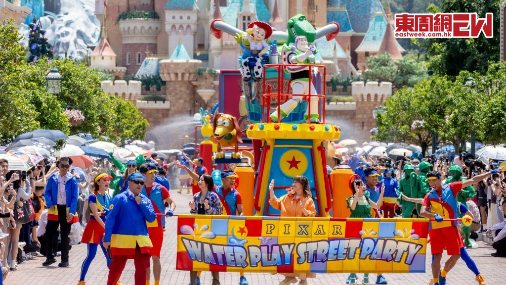 6月22日至9月1日有「Pixar 水花大街派對!」。