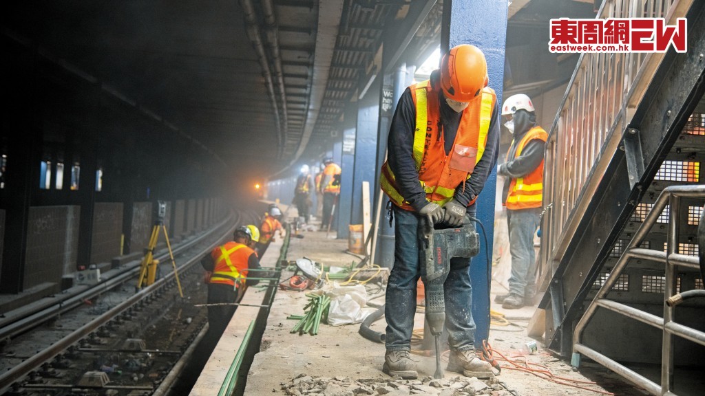 紐約地鐵因廿四小時運作，過去只能頭痛醫頭，腳痛醫腳，進行分拆式維修工程。