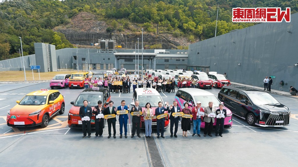 政府周一舉行「的士車隊」啟動禮，為已籌備多時的的士車隊揭開序幕。