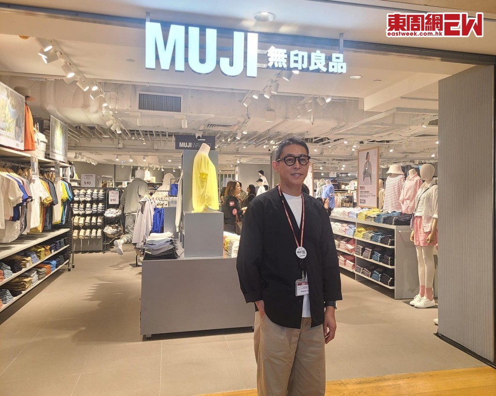  無印良品（香港）有限公司執行總監角田徹表示，無印良品利舞臺店為全港澳首間以服飾為主題的專賣店，繼無印新宿店後，首次於海外開設服飾專賣店。