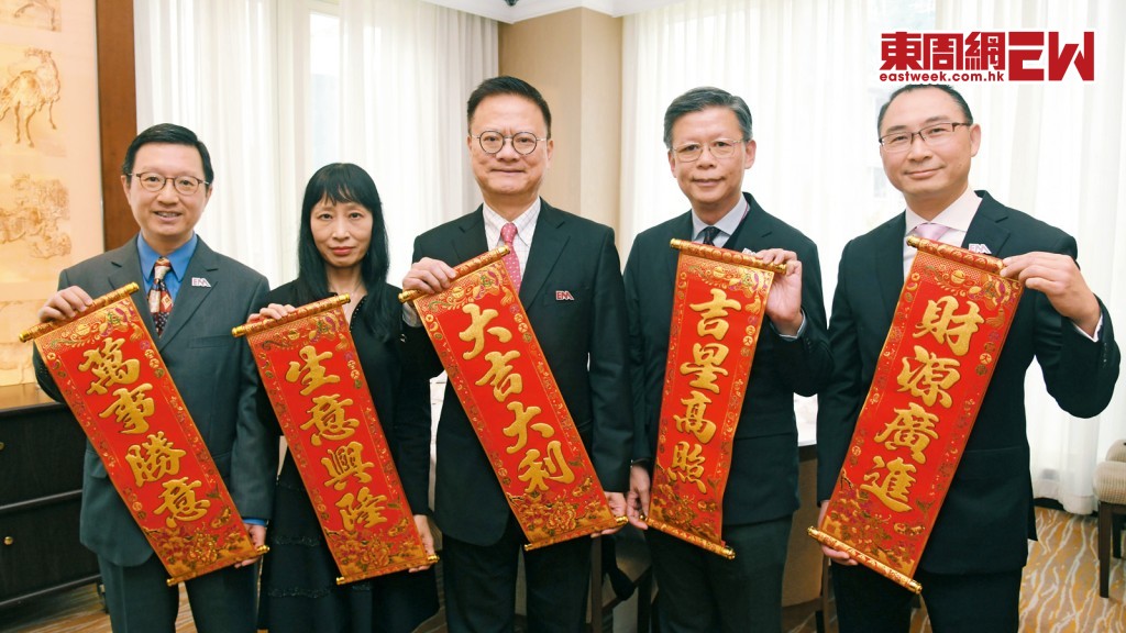 地監局主席蕭澤宇（中）上周率同行政總裁及多位總監舉行新春茶敘，與傳媒界友好團拜。