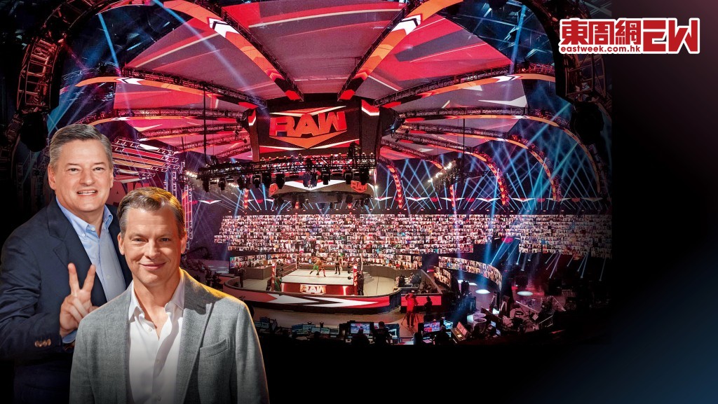 Netflix聯合行政總裁Ted Sarandos（左）形容《Raw》為戲劇化的體育節目，並看好其能為平台吸納一班新訂戶。右為聯合行政總裁Greg Peters。