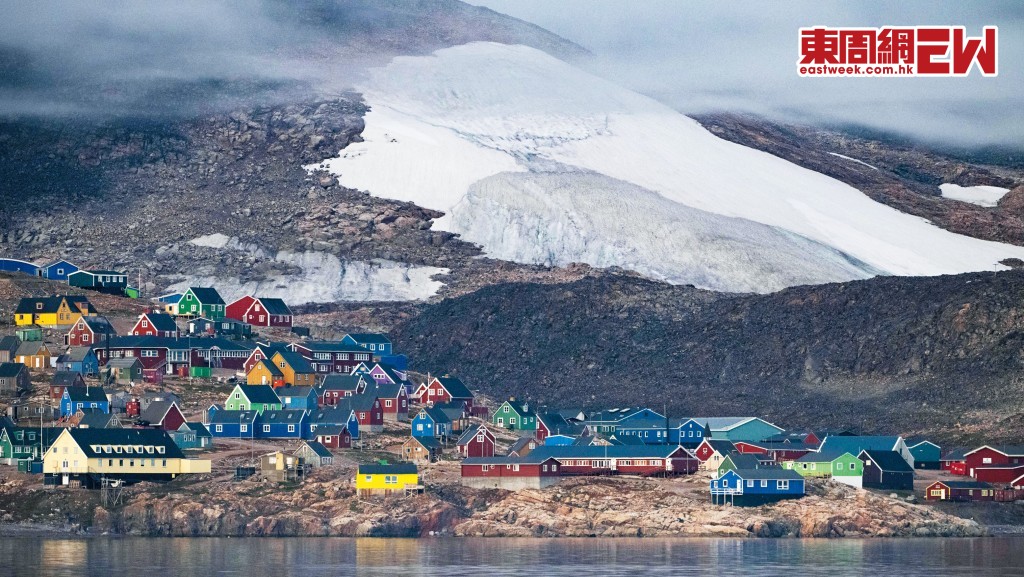 格陵蘭屬於丹麥的自治領地，人煙稀少，大部分土地位處北極圈內。