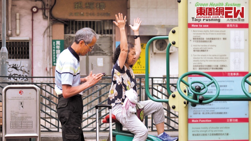 本港人口現高齡化趨勢，護老者面臨多方面挑戰。