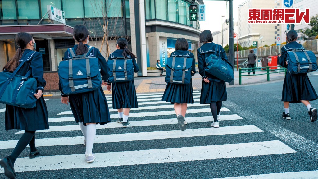 日本文部科學省調查發現在二三年度學期, 有多達四十一萬名中小學生缺課超過三十日, 部分原因是避免在校內遭到欺凌。